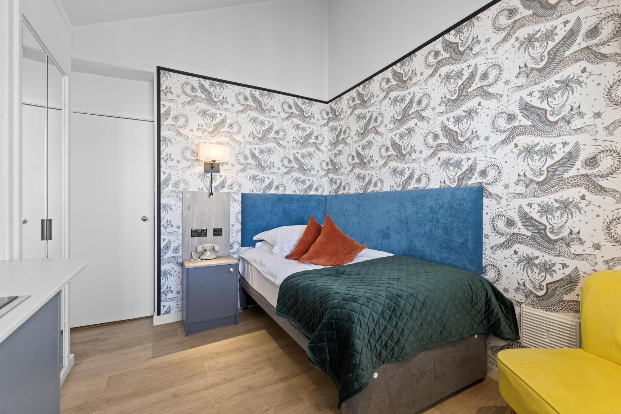 Vancouver And 3* London