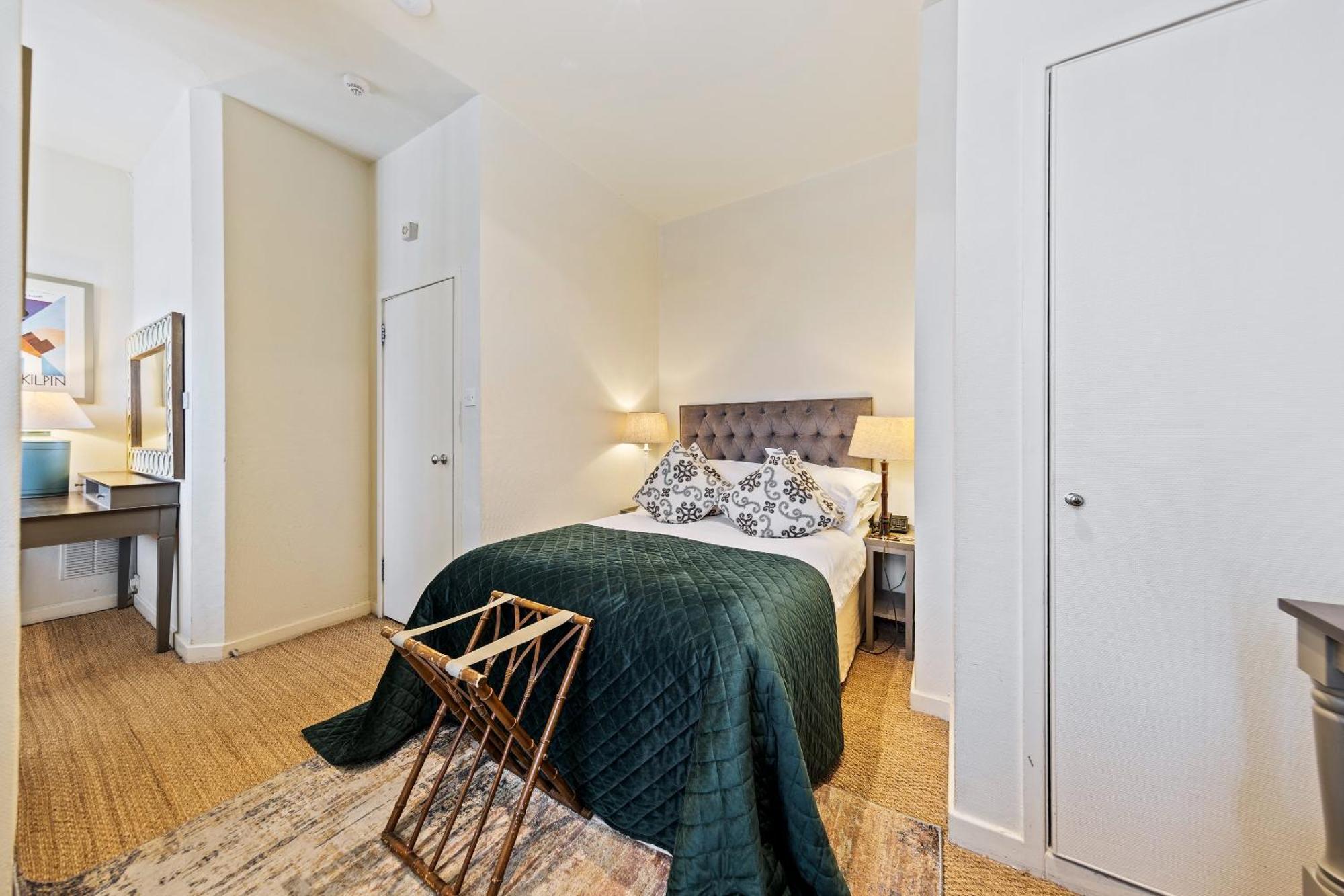 Vancouver Hotel 3*